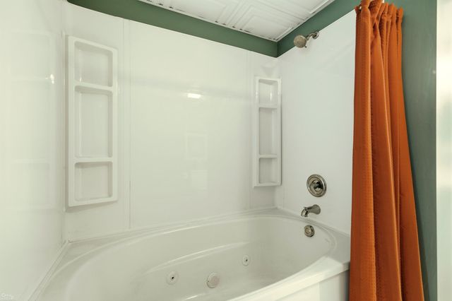 1095 Hathaway Rising Street, Rochester Hills, MI 48306