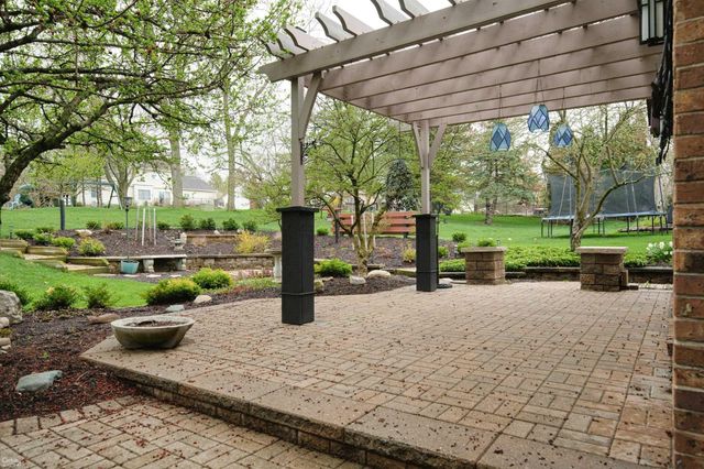 1095 Hathaway Rising Street, Rochester Hills, MI 48306