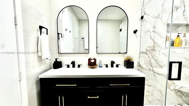 814 NE 19th Ave, Fort Lauderdale, FL 33304