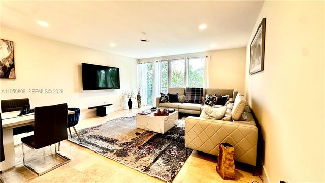 814 NE 19th Ave, Fort Lauderdale, FL 33304