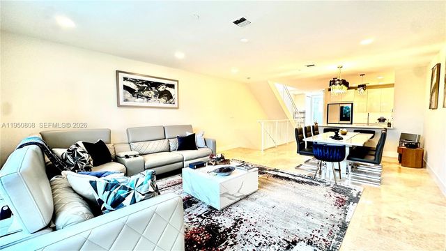 814 NE 19th Ave, Fort Lauderdale, FL 33304