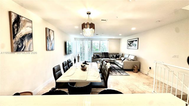 814 NE 19th Ave, Fort Lauderdale, FL 33304