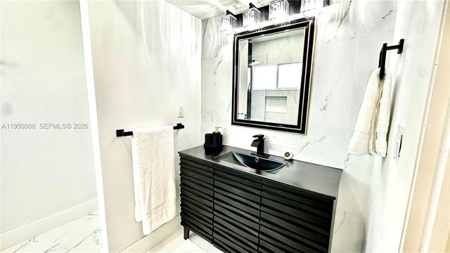 814 NE 19th Ave, Fort Lauderdale, FL 33304