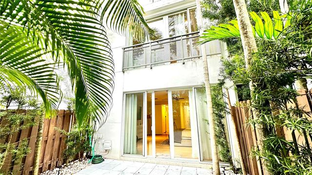 814 NE 19th Ave, Fort Lauderdale, FL 33304