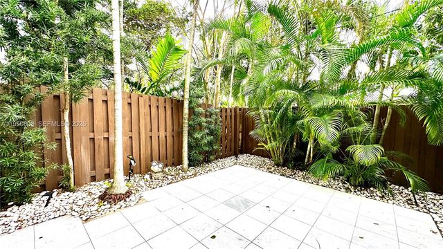 814 NE 19th Ave, Fort Lauderdale, FL 33304