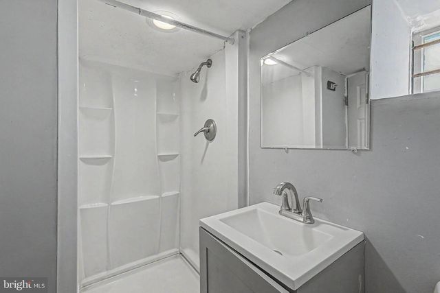 101 W 5TH AVE, Runnemede, NJ 08078