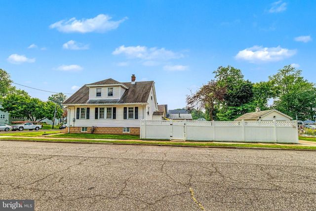 101 W 5TH AVE, Runnemede, NJ 08078