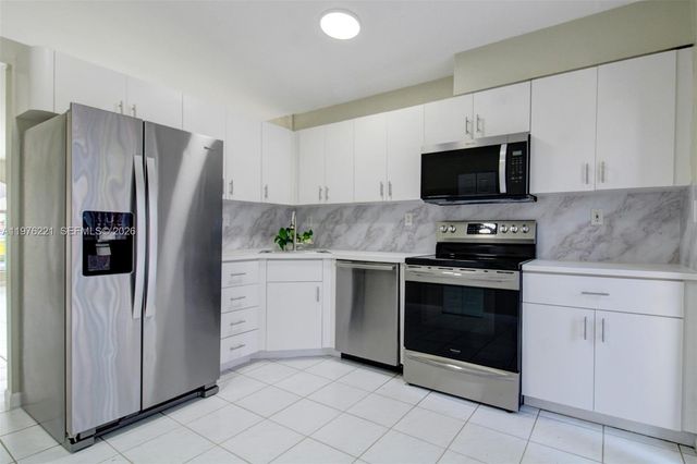 7569 NW 173rd Ter 7569, Hialeah, FL 33015