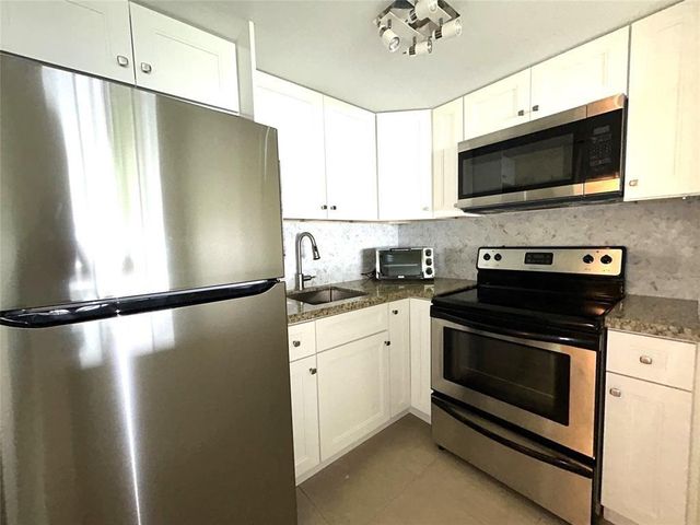 251 SE 6th Avenue 4, Pompano Beach, FL 33060