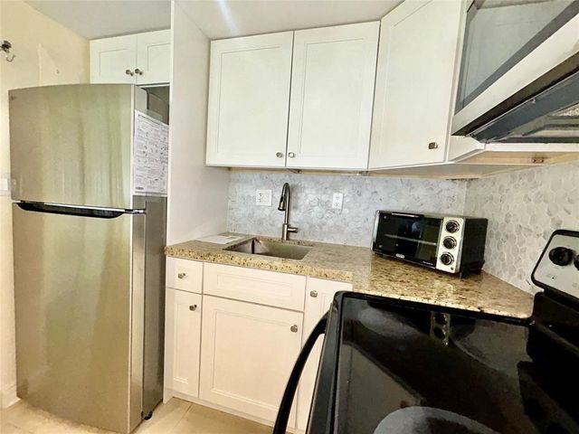 251 SE 6th Avenue 4, Pompano Beach, FL 33060