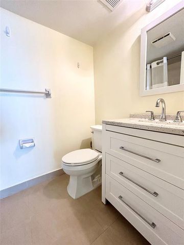 251 SE 6th Avenue 4, Pompano Beach, FL 33060