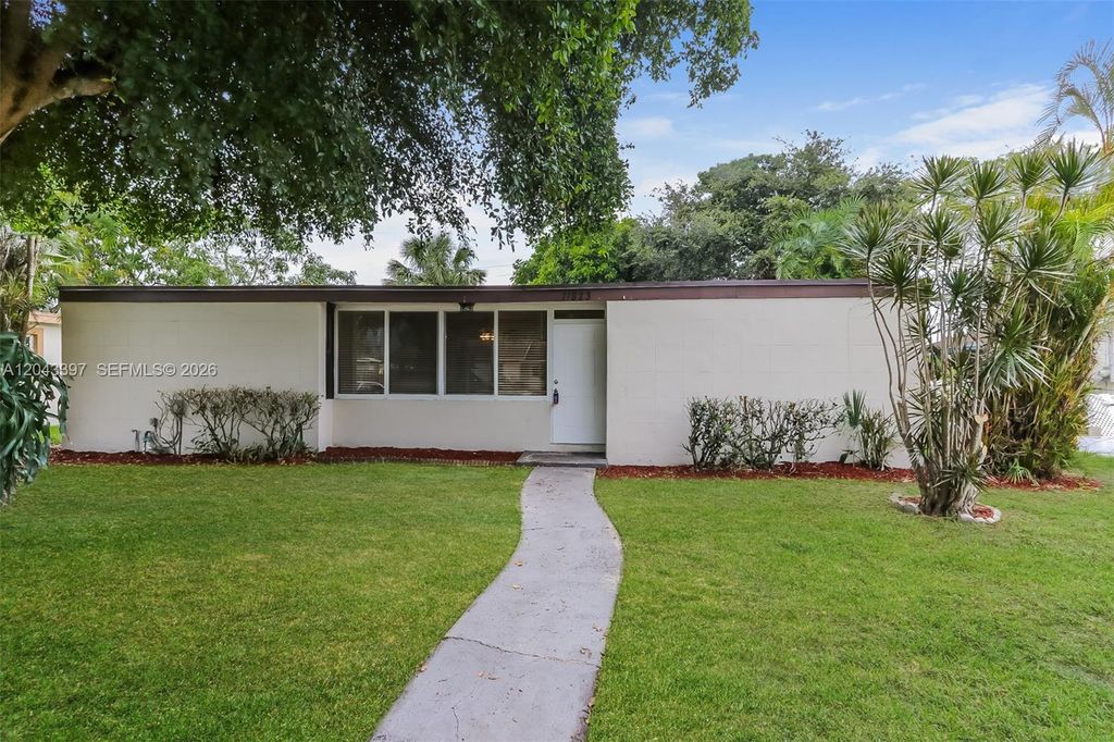 11823 Dahlia Drive, Royal Palm Beach, FL 33411