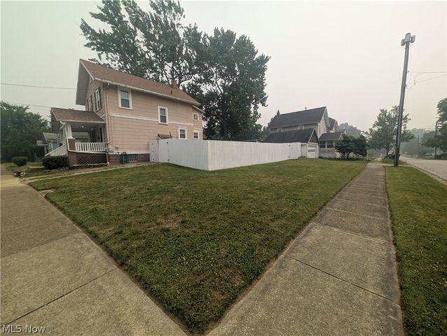 526 Grant Avenue, Cuyahoga Falls, OH 44221