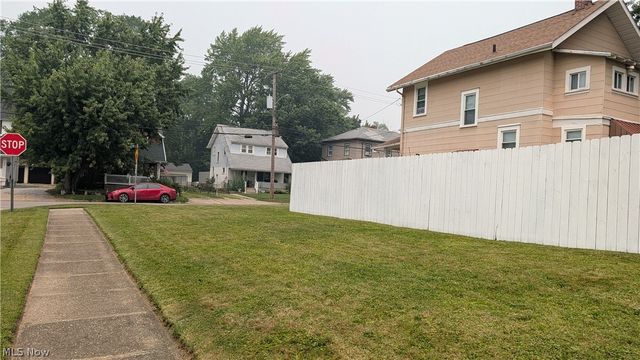 526 Grant Avenue, Cuyahoga Falls, OH 44221