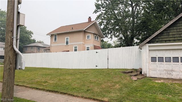 526 Grant Avenue, Cuyahoga Falls, OH 44221