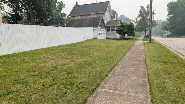 526 Grant Avenue, Cuyahoga Falls, OH 44221