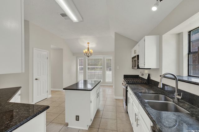 14639 HIGHLAND RDG, San Antonio, TX 78233