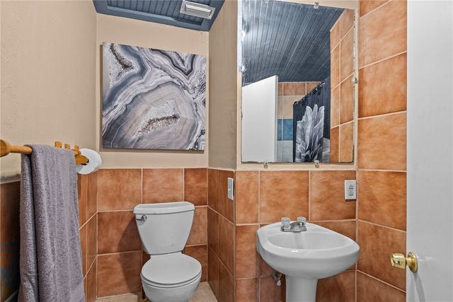 1645 Brentwood Dr, Corpus Christi, TX 78415