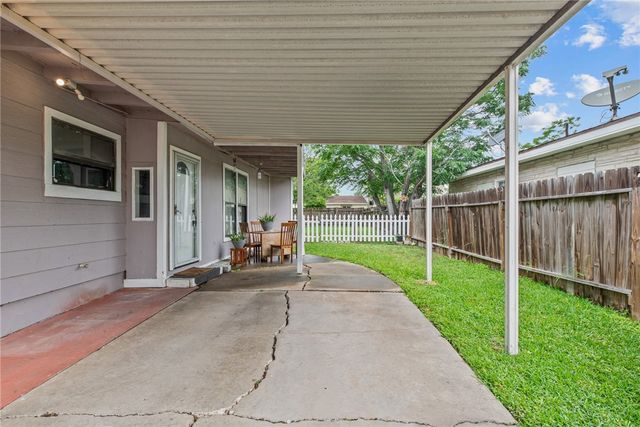 1645 Brentwood Dr, Corpus Christi, TX 78415