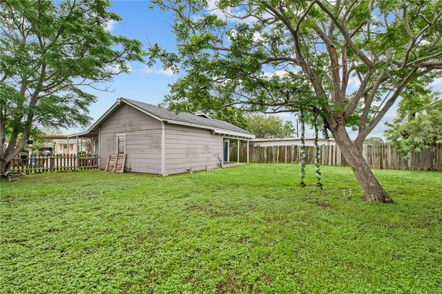 1645 Brentwood Dr, Corpus Christi, TX 78415