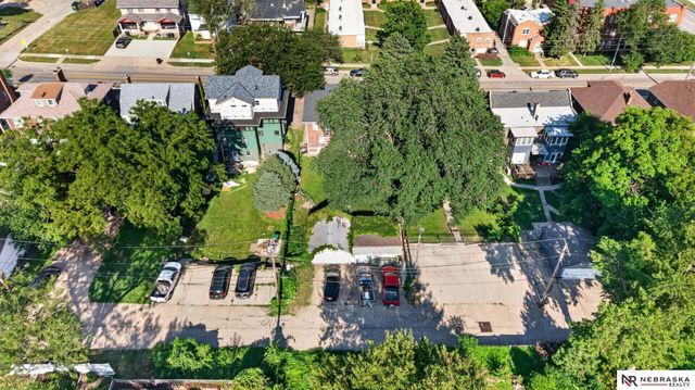 122 N 38th Street, Omaha, NE 68131