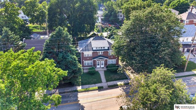 122 N 38th Street, Omaha, NE 68131