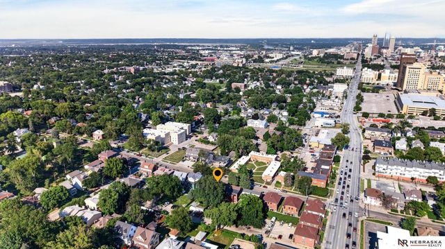 122 N 38th Street, Omaha, NE 68131