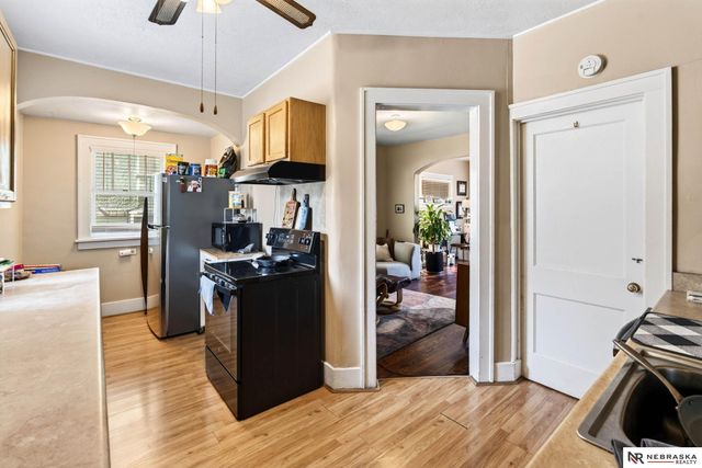 122 N 38th Street, Omaha, NE 68131