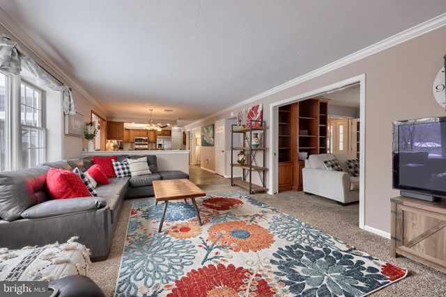 332 LAUREL DR, York, PA 17406