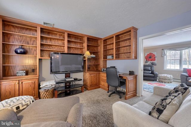 332 LAUREL DR, York, PA 17406