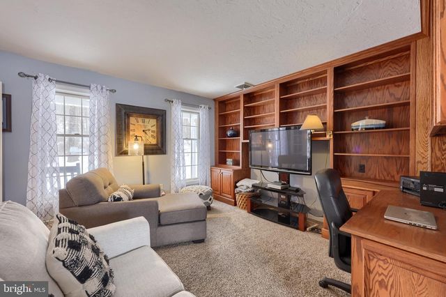 332 LAUREL DR, York, PA 17406