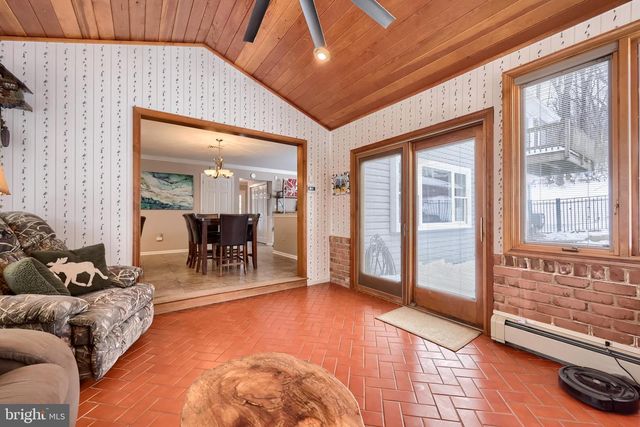 332 LAUREL DR, York, PA 17406