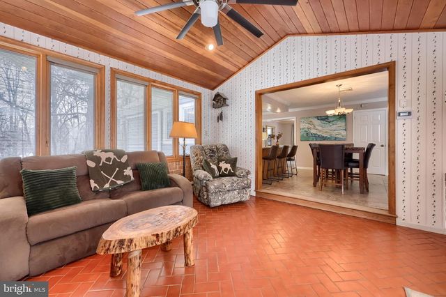 332 LAUREL DR, York, PA 17406