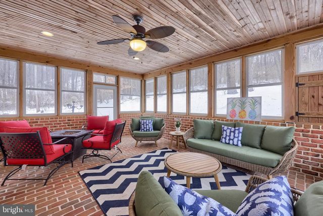 332 LAUREL DR, York, PA 17406