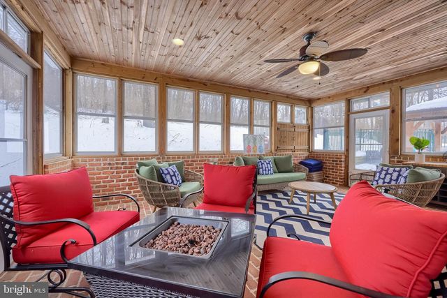 332 LAUREL DR, York, PA 17406