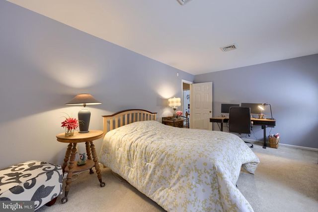 332 LAUREL DR, York, PA 17406