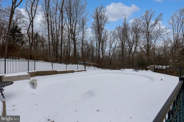 332 LAUREL DR, York, PA 17406