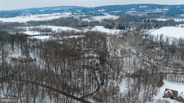 332 LAUREL DR, York, PA 17406