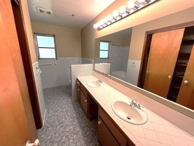 106 SW 38TH STREET, Gainesville, FL 32607