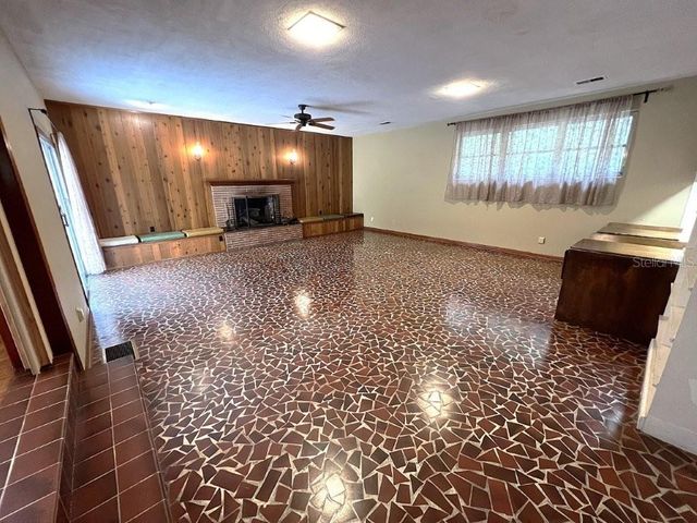 106 SW 38TH STREET, Gainesville, FL 32607