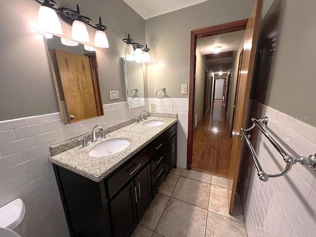 106 SW 38TH STREET, Gainesville, FL 32607