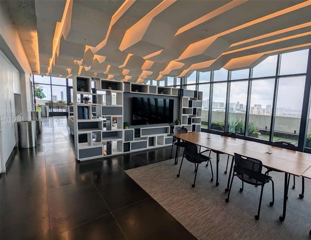 19790 W Dixie Hwy 1002, Aventura, FL 33180