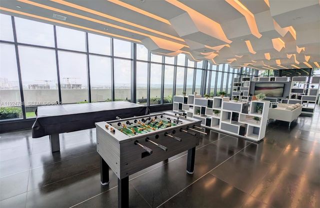 19790 W Dixie Hwy 1002, Aventura, FL 33180