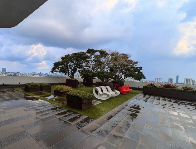 19790 W Dixie Hwy 1002, Aventura, FL 33180