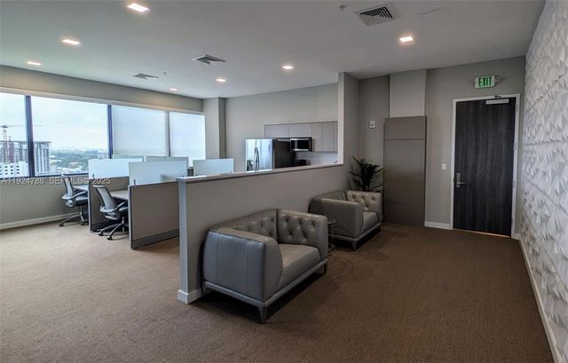 19790 W Dixie Hwy 1002, Aventura, FL 33180