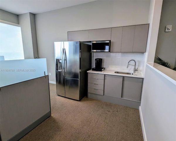 19790 W Dixie Hwy 1002, Aventura, FL 33180