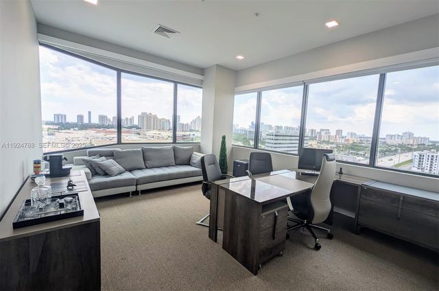 19790 W Dixie Hwy 1002, Aventura, FL 33180