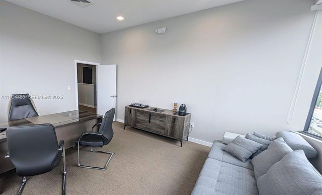 19790 W Dixie Hwy 1002, Aventura, FL 33180