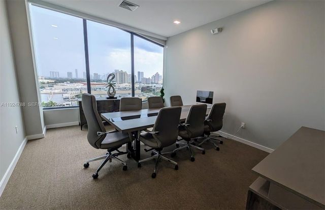 19790 W Dixie Hwy 1002, Aventura, FL 33180