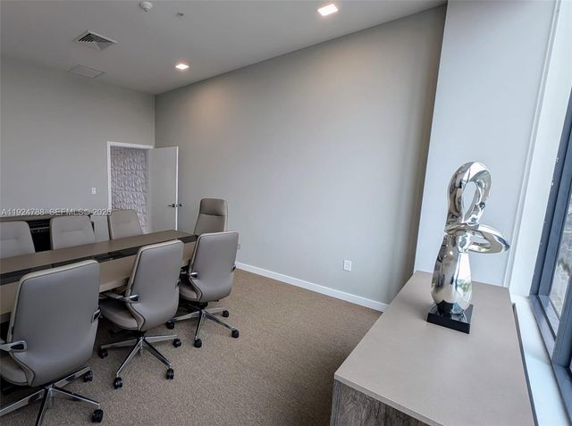 19790 W Dixie Hwy 1002, Aventura, FL 33180